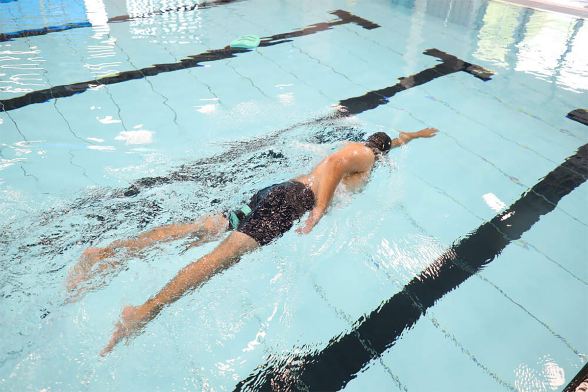 Zoggs Pull Buoy - Black / Turquoise - Image 4